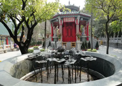 Yuk Yik Fountain and Yue Heung Shrine